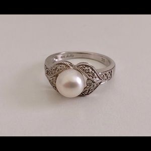 White Gold Pear/ Pavé Ring